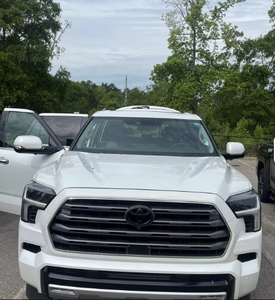 Toyota Sequoia d'occasion - Luxueuse - Véhicule à énergie nouvelle - Très spacieuse - Propre - Confortable - Product Image 2