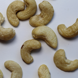 Bulk Packed Premium Quality Raw Cashew <b>Nuts</b> Clean <b>Kernel</b> Appearance for International Wholesale Trade - Product Image 2