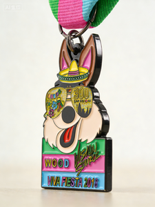 Medalla de la San Antonio Fiesta Viva. Metal de calidad, esmalte brillante, detalles finos. Con cinta. Gran recuerdo y regalo para los amantes de la Fiesta. - Product Image 6