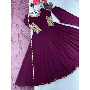 Robes de soirée de créateur, ensemble de robe Anarkali avec dupatta et bas pour les occasions de fête - Product Image 1