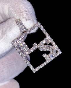 2.00Ct Pendentif Lettre Personnalisée Coupe Ronde Plaqué Or Blanc 14K avec Véritable Moissanite Diamant Pierre Principale pour les Fêtes - Product Image 1