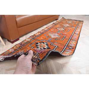 Tapis vintage 2,6x9 pieds, tapis turc en laine orange et noir à bordures - Product Image 2