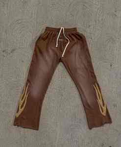 Chándal Premium con Lavado Ácido Personalizado, Diseñado para un Look Atrevido y Elegante, que Ofrece Comodidad, Flexibilidad y un Atractivo Moderno - Product Image 4