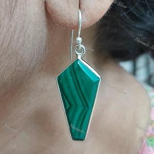 Boucles d'oreilles en malachite en argent sterling : Bijoux pendantes en forme de cerf-volant avec pierre précieuse verte - Product Image 2
