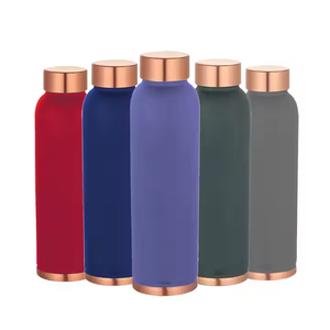 Excellentes bouteilles en cuivre, avec un thème de conception de yoga sont disponibles en tant qu'accessoires de bouteille d'eau en métal à bas prix - Product Image 1