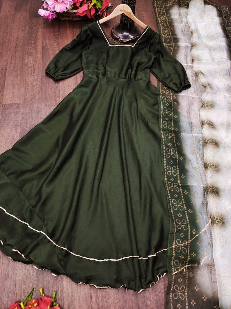 Elegant Indian Dark Green Party Wear Gown for Women with Pluffy Sleeves & Organza Dupatta - Perfect for Bridal Weddings Elegant Indian Dark Green Party Wear Gown for Women with Pluffy Sleeves & Organza Dupatta - Perfect for Bridal Weddings