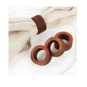 Conception en forme de coeur épais en bois décoration de banquet de mariage côté intérieur rond anneau en bois vaisselle - Product Image 4