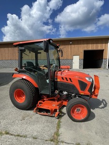 Tracteurs Kubota haute performance avec direction assistée et système d'attelage rapide Meilleure qualité - Product Image 2
