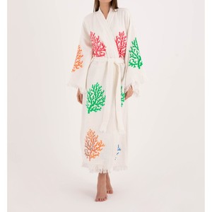 Kimono long pour femme, silhouette moderne et minimaliste, longueur allongée, parfait pour les looks superposés et un mouvement élégant - Product Image 6