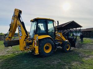 Chargeuse-pelleteuse JCB 3CX haute performance à vendre, offerte à un prix raisonnable et offrant un couple élevé pour une performance supérieure - Product Image 3