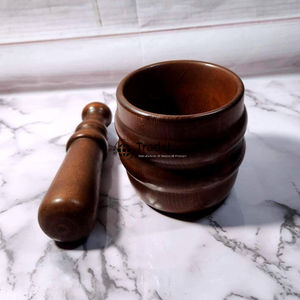 Mortero y mortero Okhli de madera de Tradebyd, herramienta de cocina hecha a mano para moler hierbas y especias - Product Image 2