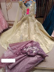 Vestido de red bordado moderno para mujer adecuado para compromisos, bodas y fiestas nocturnas disponibles en línea - Product Image 3