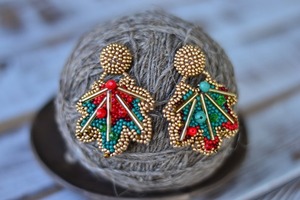 Charme perlé artisanal en coton, forme ovale, léger, rose, arc-en-ciel, broderie florale, harmonie vibrante, multicolore, prismatique - Product Image 4