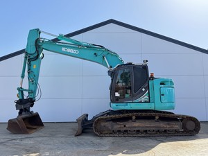 รถขุด Kobelco SK230SRLC-5 ปี 2017 พร้อมเครื่องยนต์ 124 กิโลวัตต์ น้ำหนักใช้งาน 38 ตัน ความจุบุ้งกี๋ 0.16 ลูกบาศก์เมตร ใช้งานมาแล้ว 30001-40000 ชั่วโมง - Product Image 4
