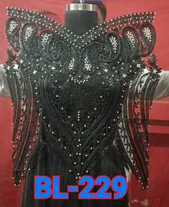 Blusas cortas informales transpirables para mujer, diseño de impresión de tendencia, tela de punto de trabajo con cuentas frontales, logotipo bordado a mano para primavera - Product Image 3