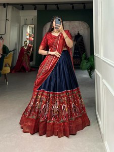 Nouvelle robe de soirée en soie Dola Minakari et imprimé feuille Lehenga Choli avec combinaison Patola et Paithani qui a l'air vibrant - Product Image 2