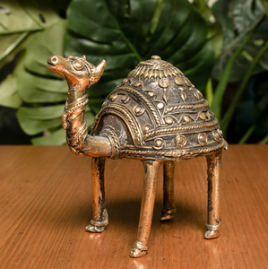 Escultura artística Dokra de un ídolo de Buda sentado, una figura de meditación de latón, disponible a precios al por mayor. - Product Image 5