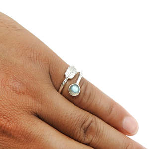 Bijoux bohèmes faits à la main avec un design de feuille réglable Cadeau parfait pour elle Bague en argent sterling 925 avec pierre précieuse labradorite - Product Image 5