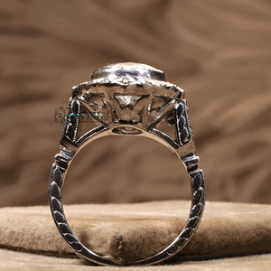 แหวนหมั้นผู้หญิงสไตล์อาร์ตเดคโคเจียระไนเพชรทรงกลมและบาแกตต์ - Product Image 4