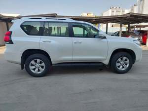 PRADO SUV d'occasion 2021-2022, automatique, conduite à gauche, transmission intégrale, sièges en cuir, régulateur de vitesse adaptatif, pneus R21, intérieur clair, éclairage LED - Product Image 4