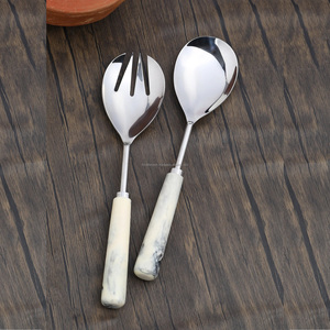 Serveur à salade décoratif en métal à l'arrivée cuillère à salade faite à la main et fourchette manche en bois unique cuisine à domicile par RF Crafts - Product Image 5