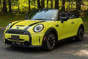 Mini Cooper S Cabriolet Turbo 4 cylindres d'occasion 2024, finition Signature, jaune éclatant, émission III non modifiée 8L - Product Image 5