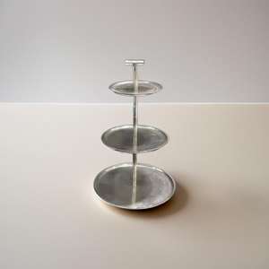 Support à gâteau minimaliste rond en aluminium à 3 niveaux Design polyvalent - Product Image 5