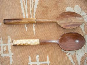 El mejor producto Juego de cuchara y tenedor de madera con mango impreso blanco Servidor de ensalada de mango largo ligero Cubiertos de regalo de boda - Product Image 3