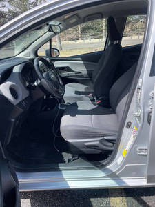 1 año de garantía usado 2017 Yaris OEM Part US Origin - Product Image 4