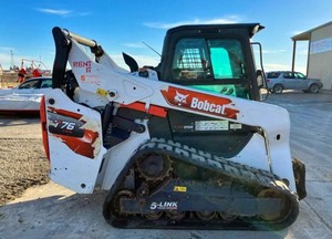 Meilleur modèle d'occasion 2023 pour chargeuse compacte sur chenilles T76, moteur diesel Perkins, 3 tonnes, idéale pour la construction et la manutention de matériaux - Product Image 5