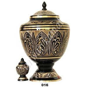 Urnes de crémation adultes en métal pour cendres Urnes funéraires de crémation en laiton gravées noir et or pour cendres humaines - Product Image 1