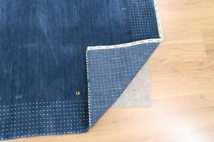 Tapis bleu Gabbeh en laine marine fait main, tapis tribal à bordures, pour salon, chambre à coucher, décoration moderne minimaliste pour la maison - Product Image 4