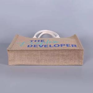 Bolsa de Compras de Yute Colorida con Bolsillo Lateral, Diseño Personalizado Impreso, Resistente y Ecológica, para Regalos Promocionales - Product Image 3