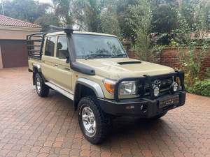 FOURNISSEUR GLOBAL DE VOITURES D'OCCASION Land Cruiser 4.5D V.8 Double Cabine 2017 pour USAGE GÉNÉRAL - Product Image 5