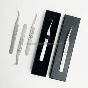 Pinces à cils en acier inoxydable à poignée en forme de cœur, vente chaude, marque privée, logo personnalisé, extension de cils, outil professionnel antidérapant pour les cils - Product Image 3