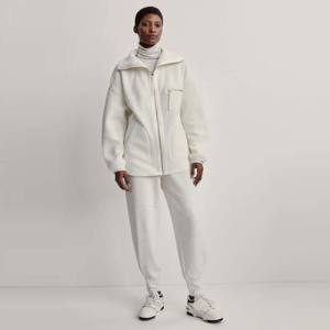 Chaqueta Sherpa Egret de gran tamaño para mujer con bolsillos con cremallera Ropa de abrigo de invierno acogedora y elegante - Product Image 1