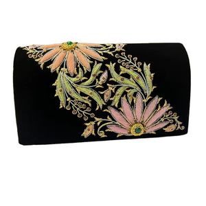 Embrague de fusión étnica moderna 2025 lienzo adornado a mano con hilos Zari y abalorios de joyas artesanales hechos en la India - Product Image 2