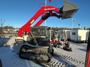 รถตักล้อยาง Takeuchi TL12V-2 ราคาประหยัด พร้อมมอเตอร์แบบตีนตะขาบ พร้อมใช้งานสำหรับงานเคลียร์พื้นที่ กำจัดพุ่มไม้หนา และเตรียมพื้นที่ก่อสร้าง - Product Image 6