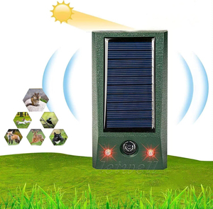 Repeller per animali domestici impermeabile a ultrasuoni da esterno con luce rossa a LED per spaventare e controllare gli animali Repeller animale solare - Product Image 1