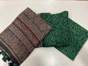 On ne devrait jamais manquer notre nouvelle collection de saris en tissu de lin imprimé pour les vêtements de bureau réguliers décontractés pour femmes fille avec chemisier ethnique - Product Image 3