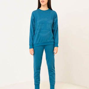 Sudaderas de invierno personalizadas para mujer con sudaderas con capucha de diseño de logotipo frontal de material duradero - Product Image 2