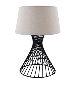 Lámpara de mesa de metal con base de 3 pilares de latón AK en latón y acabado negro a precio mayorista para decoración del hogar/Decoración de escritorio - Product Image 4