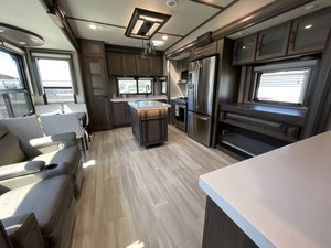 VENDEDOR VERIFICADO: Caravana Usada Grand Design Solitude 280RK 2022 DISPONIBLE PARA LA VENTA - Product Image 4