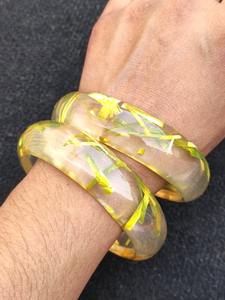 Moda colorida suave Irregular resina ecológica modelo religioso translúcido encantos brazaletes gruesos mujeres Pulseras de Moda - Product Image 2