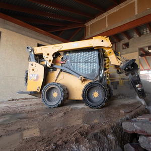 Cargadoras Compactas Cat Skid Steer - Diseño de Elevación Vertical 270°, Peso Operativo 10441 LB y Potencia Neta - SAE 1349 100 HP - Product Image 1