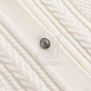 Pull cardigan décontracté vintage en maille douce pour femmes, à manches longues, boutonné, confortable, pour l'hiver - Product Image 4