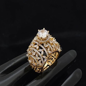 Bague élégante à la mode de qualité supérieure avec finition dorée pour la fonction et la fête Collection de vêtements de mariage pour femmes et filles - Product Image 1