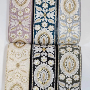 Dentelle en gros d'Inde : Bordure en dentelle de coton brodée de fleurs colorées - Product Image 1
