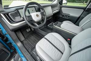 Meilleur budget 2024 Rivian R1T Adventure Edition, autonomie de 410 milles, performance à double moteur AWD, pack de batterie maximal - Product Image 5