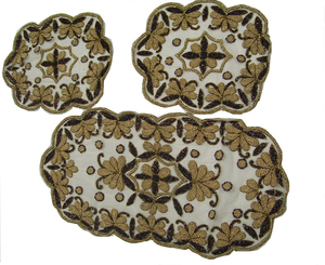 Couverture de table ronde en filet brodé Linge de table décoratif fait à la main pour les mariages et les occasions spéciales - Product Image 3